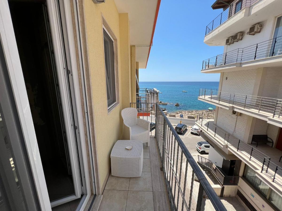 B&B Le Onde Del Mare Gallipoli Bagian luar foto